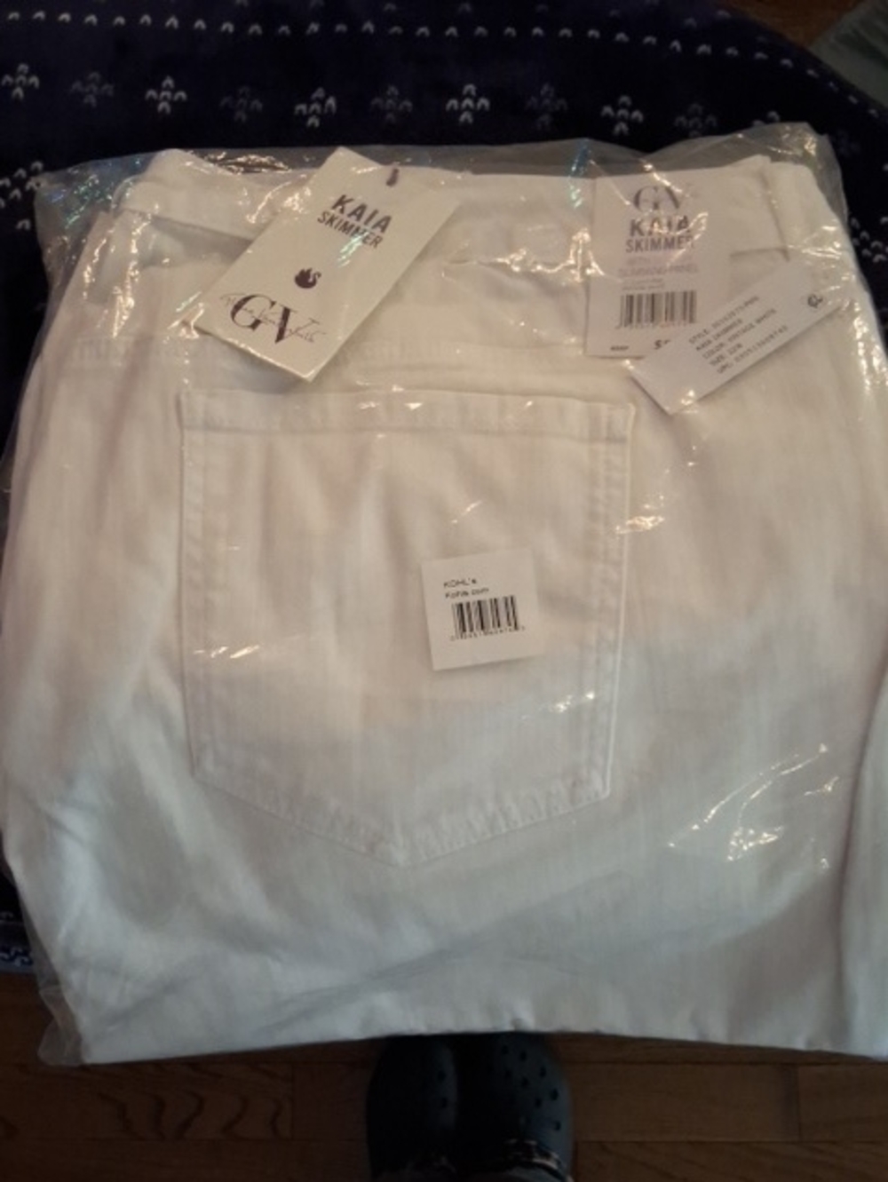 Gloria Vanderbilt Kaia Skimmer Capris in White